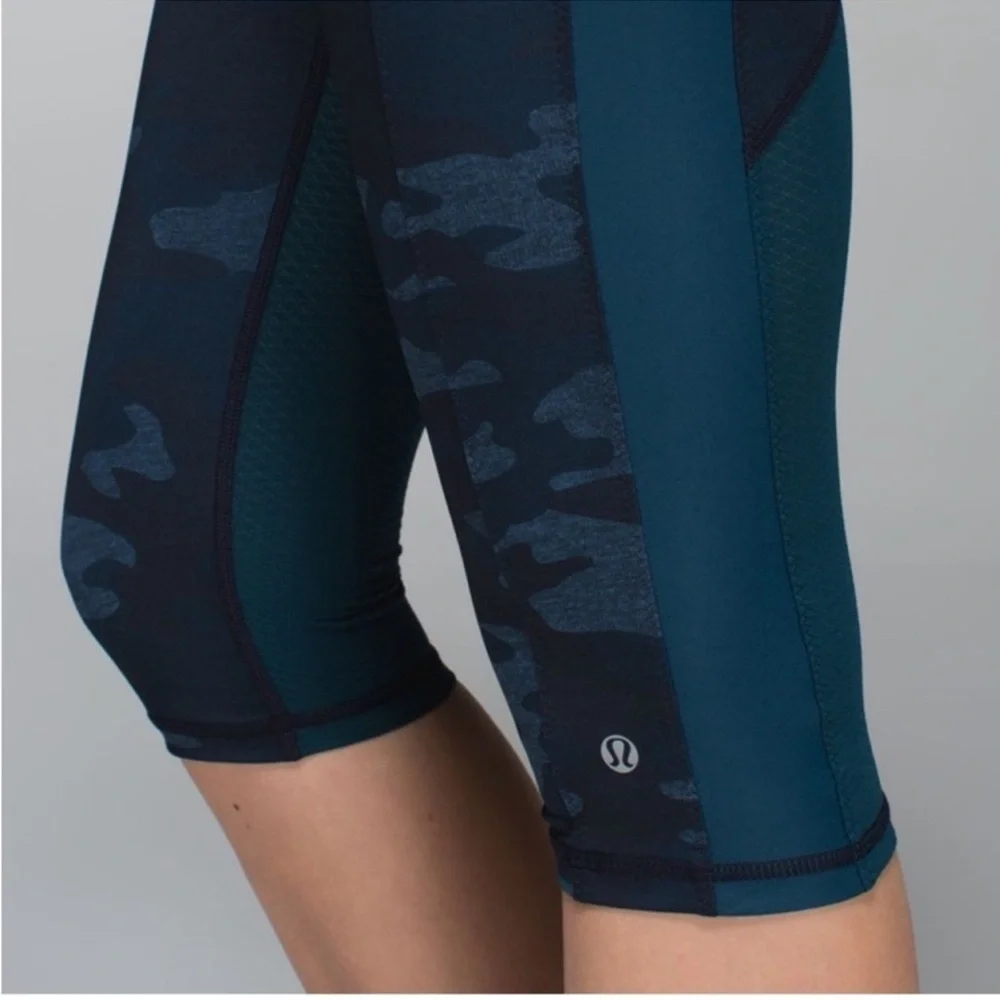 Lululemon Camo Leggings - Clip-in Crop - Alberta Lake Navy Blue - sz 4